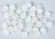 Amsinck & Sell Rosenblüten aus Polyester, weiß, 36 Stück picture