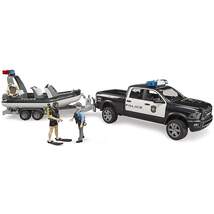 Produktbild BRUDER® RAM 2500 Polizei Pick-up, Light and Sound Modul, Anhänger mit Boot, 2 Figuren